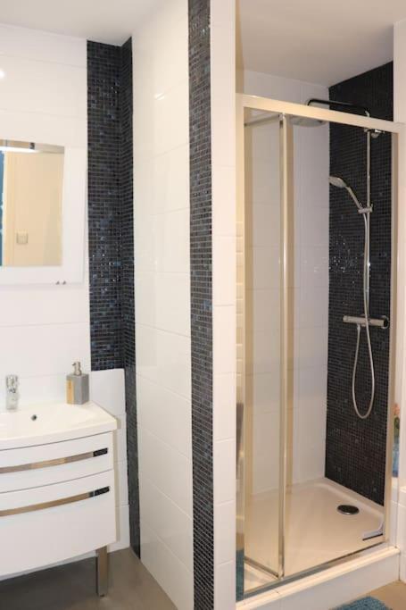 Dinard : Loft De 175 M² - A 150 M De La Plage Exteriör bild